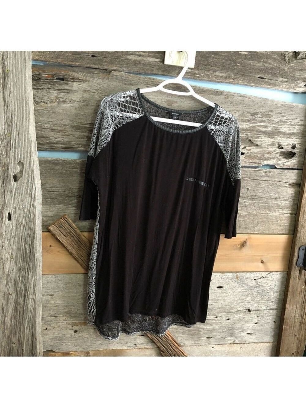 RW&CO size large black/Silver/Grey short sleeve top